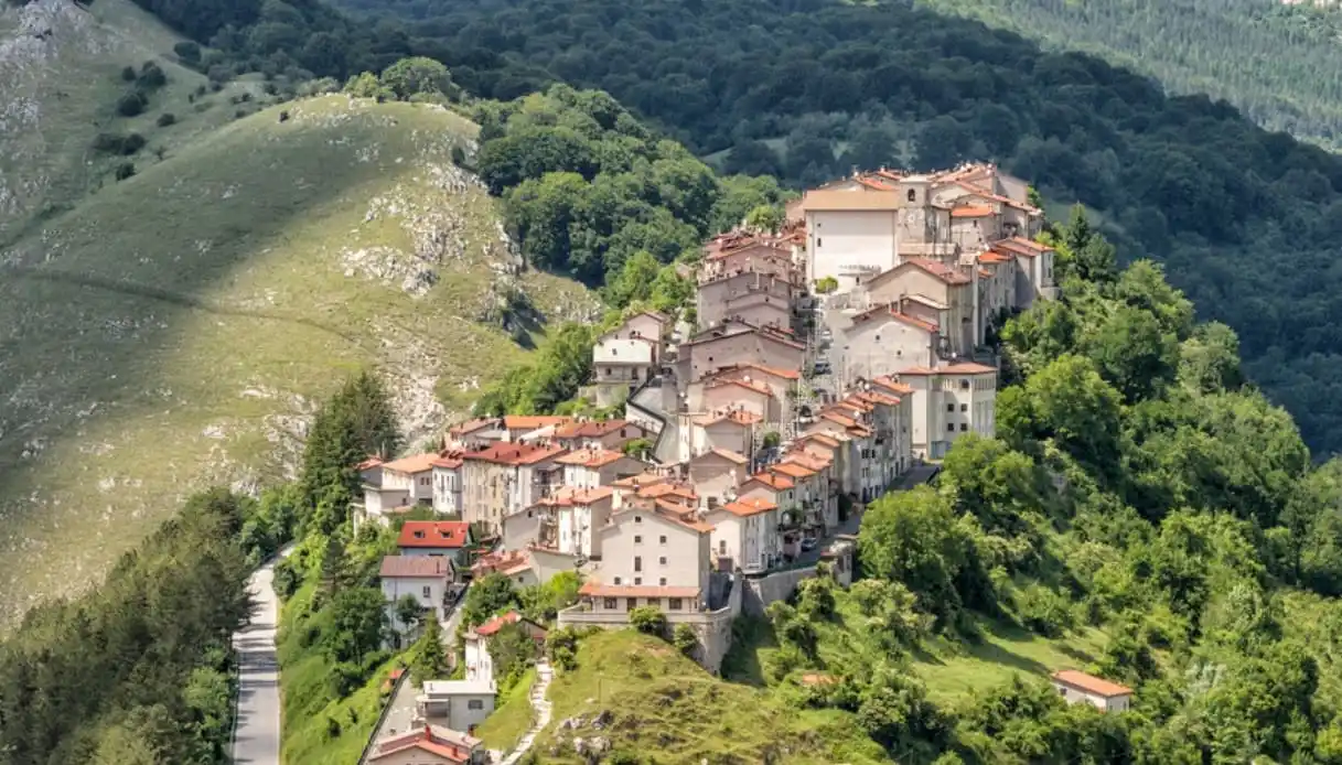 Esplorando il Borgo Senza Tempo di Opi: Una Gemma Medievale nel Parco Nazionale d’Abruzzo