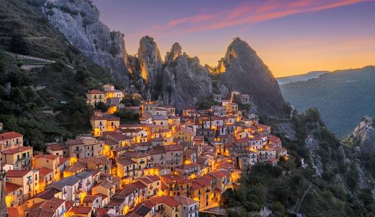 Castelmezzano e Pietrapertosa: I Villaggi di Montagna Incantati d’Italia e il "Volo dell’Angelo"